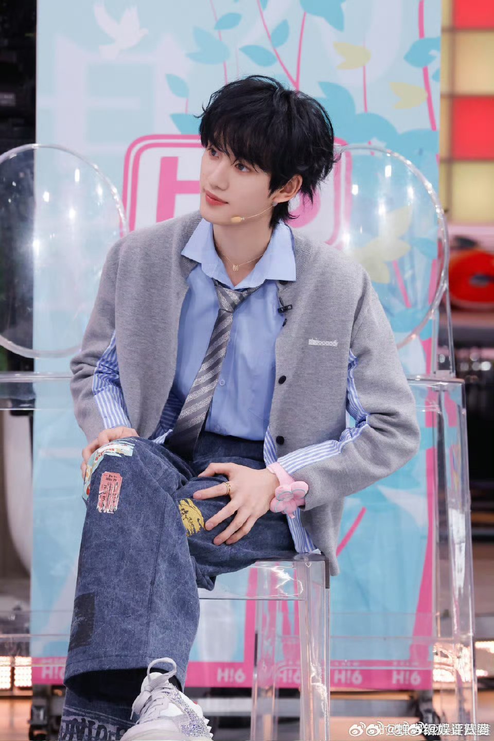 杨迪变出一只猫咪丁程鑫谁能料到杨迪这次魔术直接变出软乎乎的"猫咪丁程鑫"啊🥺眼