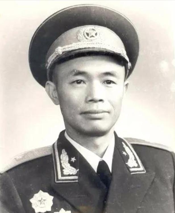 1980年，钟伟将被平反后，找黄克诚要他的老房子，黄克诚大骂：我看你是越老越糊涂