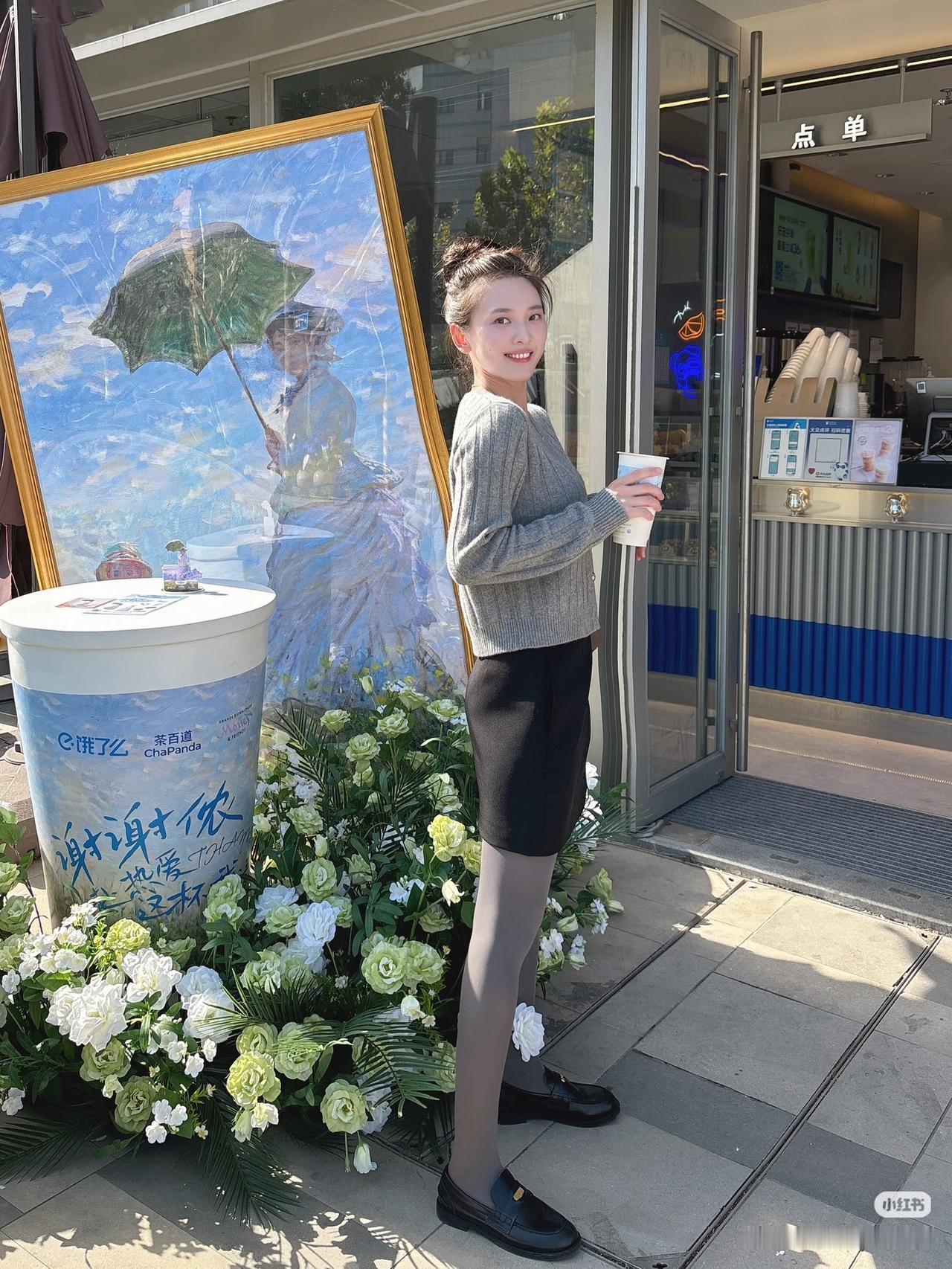 花间笑语，茶香满怀。