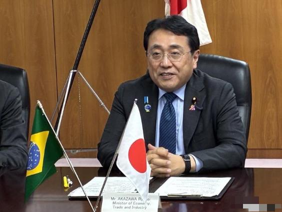 日本终于扛不住了！熬了整整六个月，硬是等不来中方一个回应，急得高市早苗不得不搬出