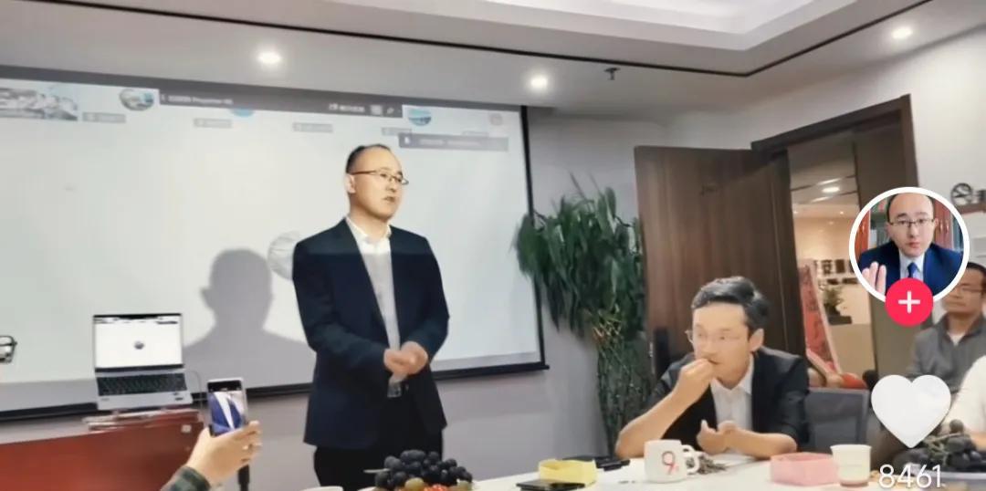 专业人士涌入28，万马千军战沙场。一位毕业于中国政法大学的律师，怀揣着对