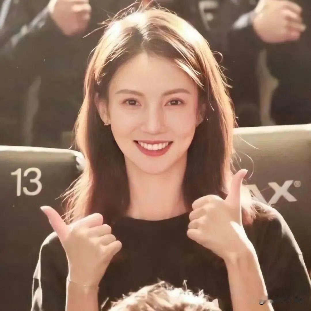 1月29日，金晨迟迟不回应，娱记贴脸开大，喊话金晨，“当初拍你在车内亲！你大方迅