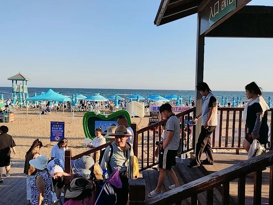 来北戴河老虎石海上公园玩了二天。6月24日坐高铁从抚顺到达的北戴河，到达北戴