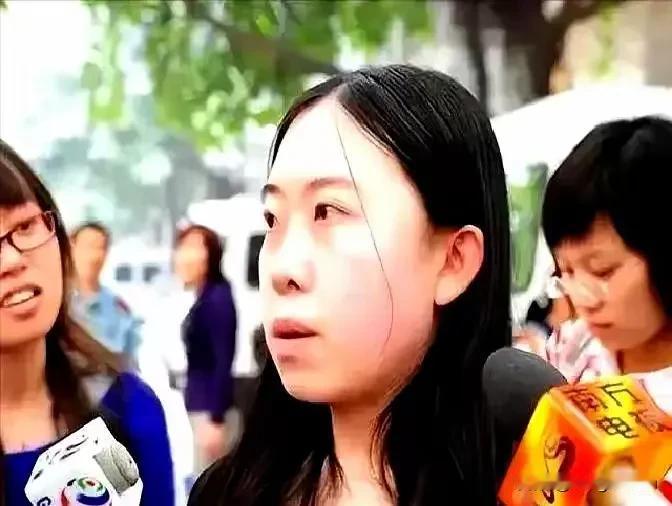 这是我见过最疯狂的追星族，她当年做了一个梦，梦见自己嫁给了刘德华，可能梦的体验感