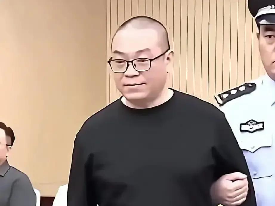 贪11亿的白天辉临刑前见家人，穿干净囚服问儿子怕不怕，叮嘱好好读书别学他，全