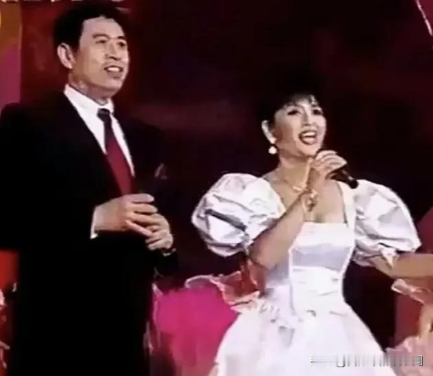 殷秀梅辟谣，程志卸“黑锅”殷秀梅第一段婚姻属于闪婚，她当年做客《艺术人生》栏