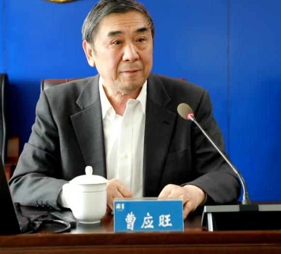 中央党史和文献研究院研究员曹应旺曾给出一段精准评价：毛主席一身兼具政治家与军事