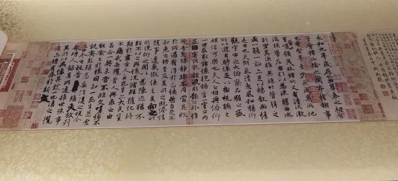 说到高手书法，我首推王羲之的《兰亭集序》。那字写得，行云流水，每个字仿佛都有生命