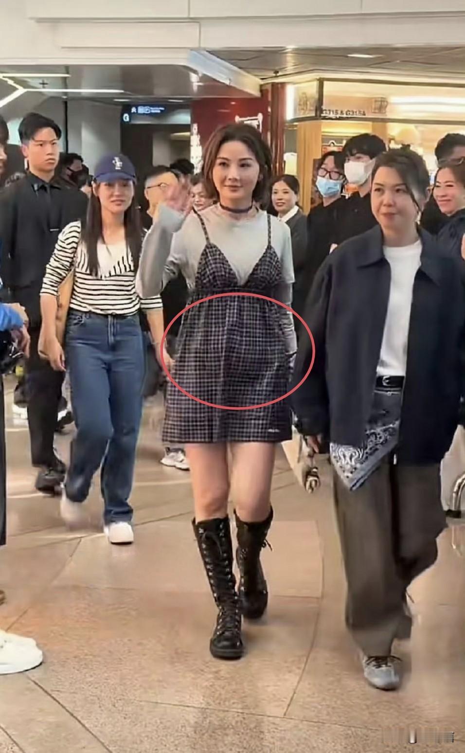 流程好快啊，2025年因为健身结缘，2026年4月官宣结婚，同年9月的最新活动，