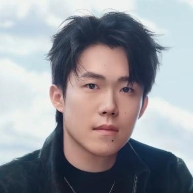 有谁注意到了王楚钦和孙颖莎的发型？大头的刘海如同一个心形一般，莎莎的真是刘海，也