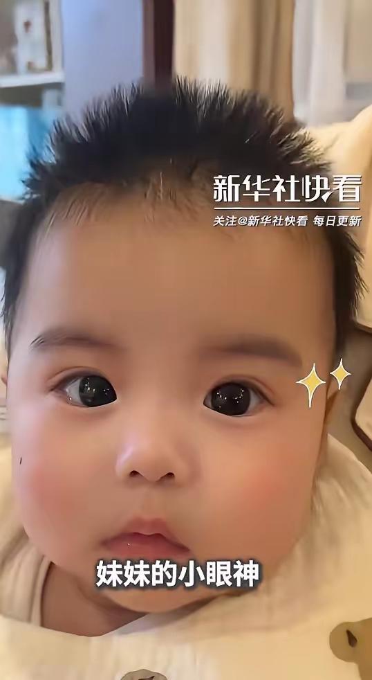 从视频中可以看到，虽然是哥哥妹妹双胞胎，但是眼睛的区别，可以说是天差地别的，哥哥