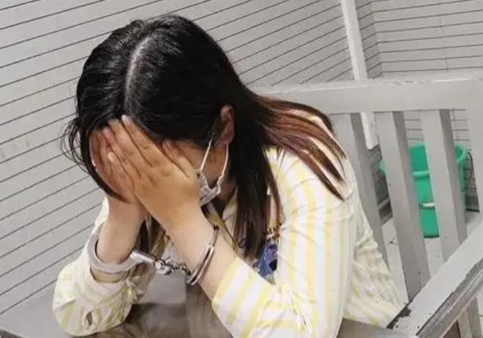 害人不浅！贵州长顺女子想赚快钱，染上艾滋仍继续接单，交易近50次被警方抓获。 