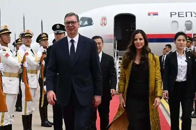 不要哭，武契奇！小国总统武契奇当众红了眼眶！武契奇提到中方安排他入住的地方，曾