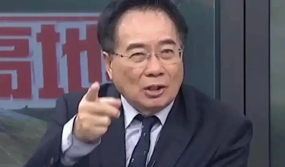 蔡正元称不同意“好战必亡”的说法，其实，“好战必亡”本身就是一种典型的公知腔，是