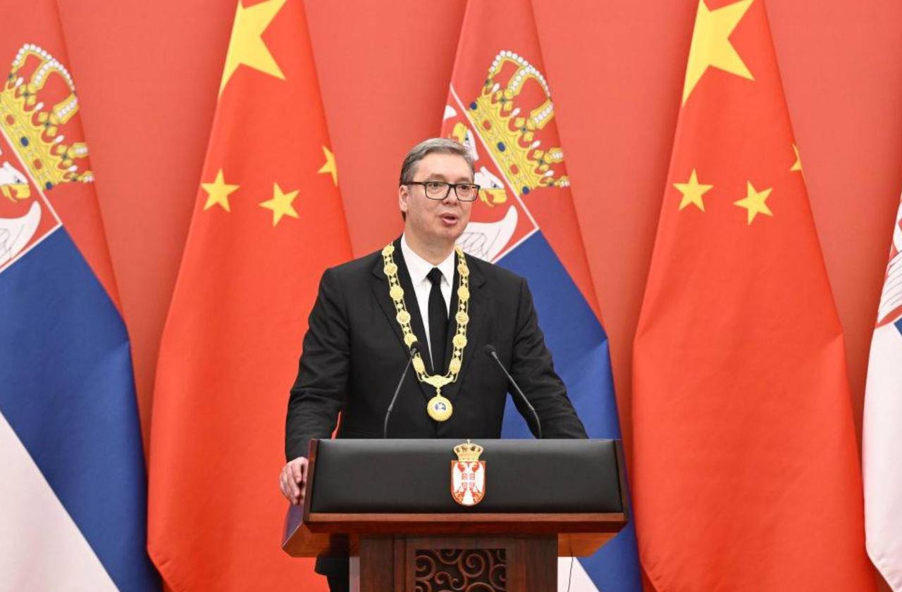 *武契奇结束了对中国的五天访问，登机离开中国，这趟旅程，武契奇可谓是收获颇丰，一
