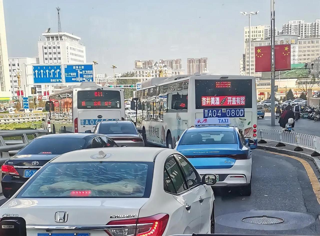 在山西太原乘坐出租车，和司机师傅聊起太原交通台的楚月，真是无人不知，无人不晓。二