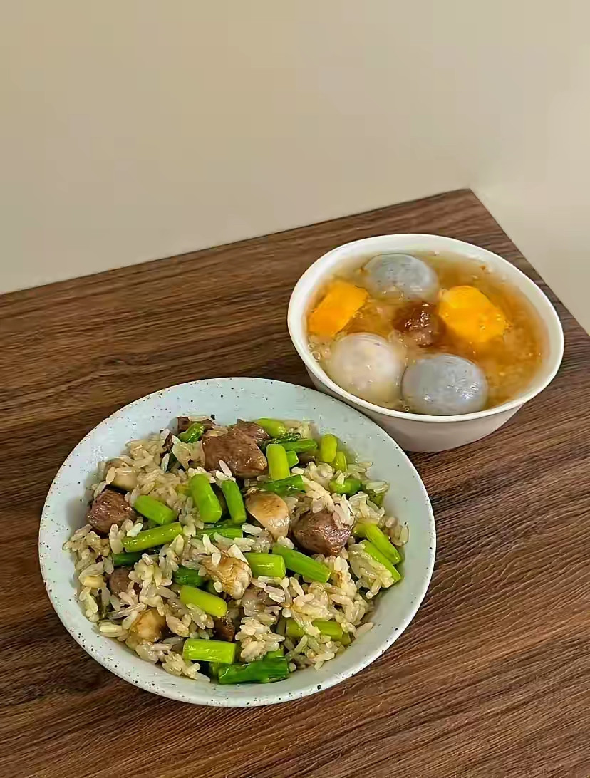 一饭一汤，你会选择左边的，还是右边的呢？真让人有点纠结呀！到底哪边的更合口味呢，
