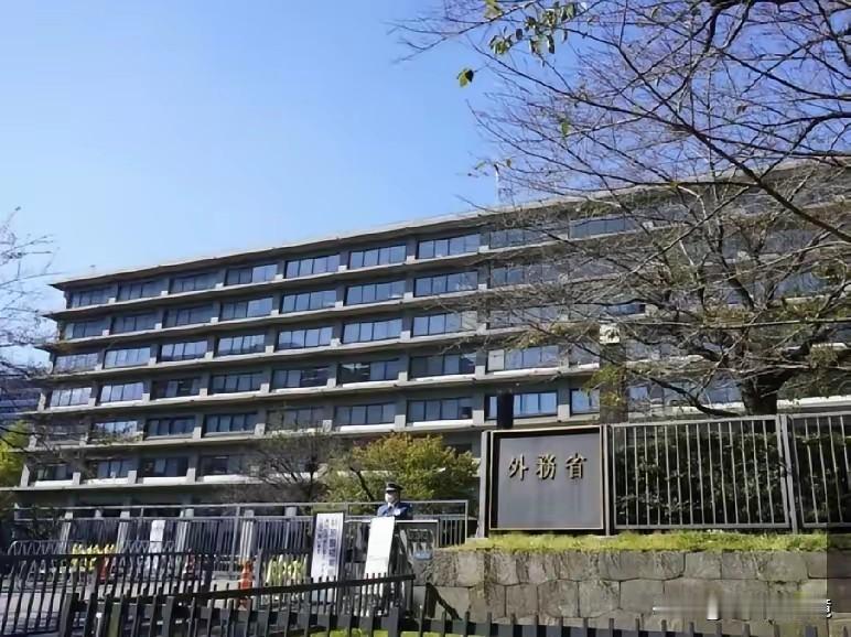 日本跳起来了！抗议中国禁令？先看看自己干了什么好事！2月24日，日本政府