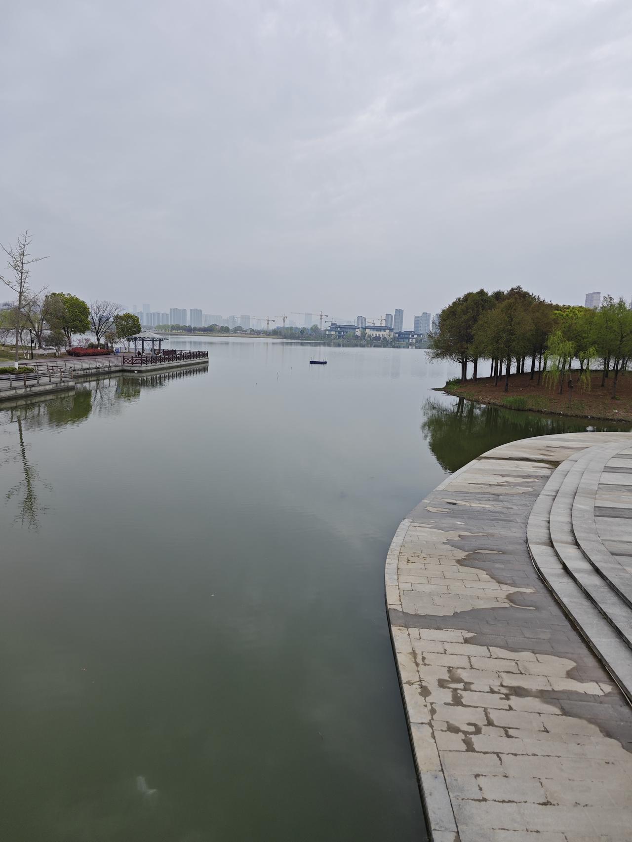 越会保养的人，反而活得越“粗糙”很多人总觉得，养生就得精致讲究、忌口不断、