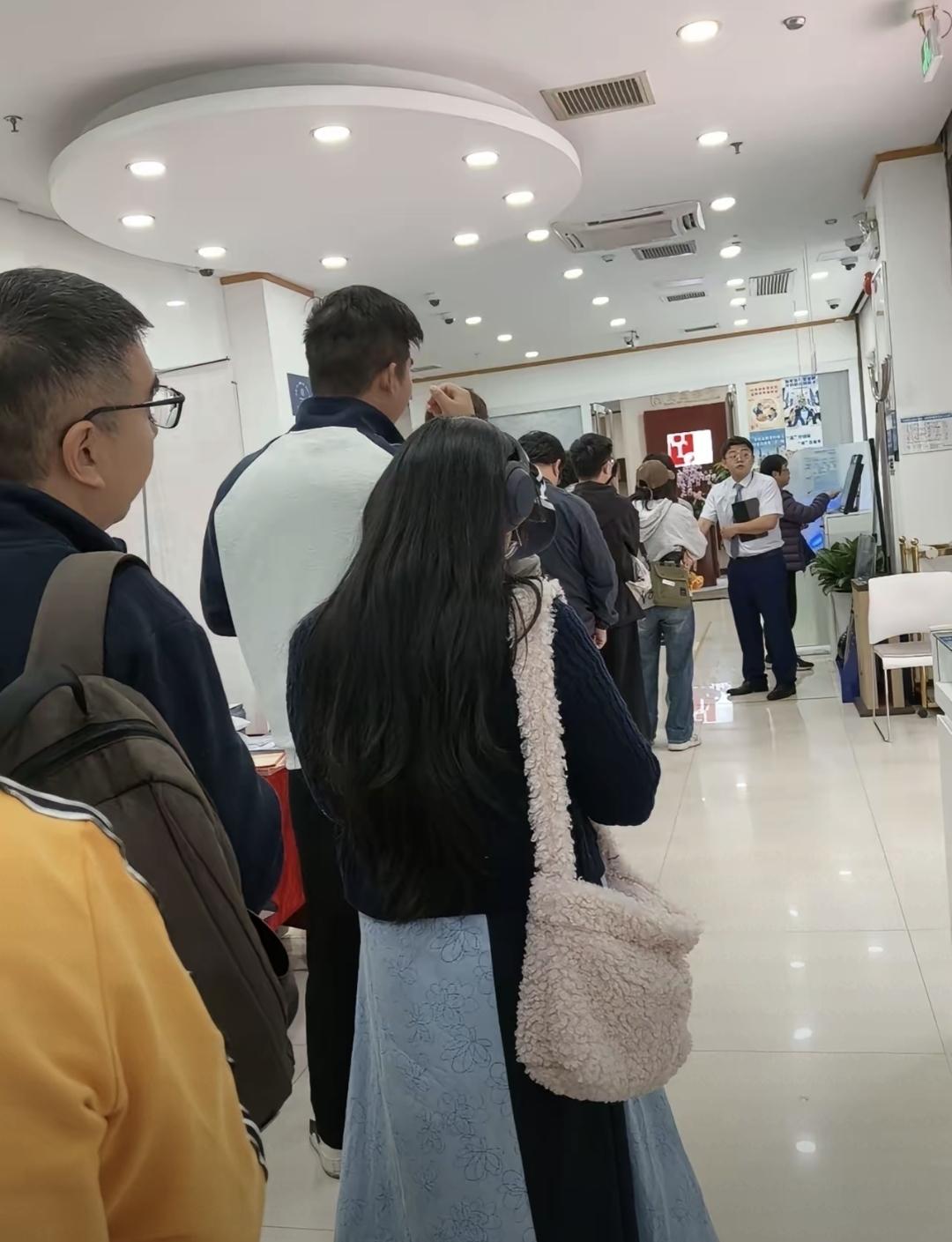 银行积存金限购了，不是临时起意，是早有安排。从2025年11月工行建行开始暂停