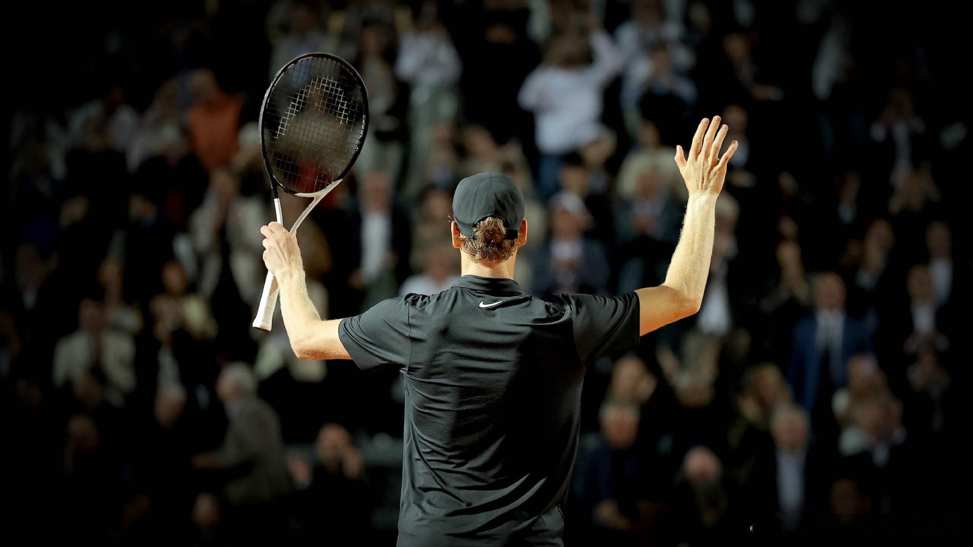 辛纳冠军分布及在各大赛事中的最佳战绩：  🎾 冠军分布（29个） 大...