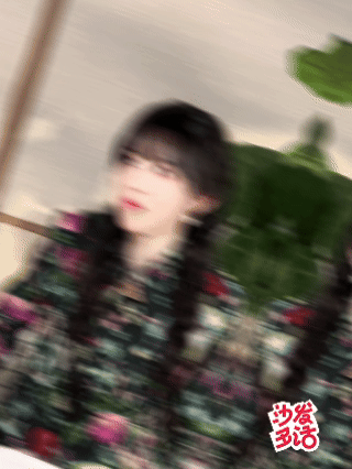 张凌赫吃了田曦薇给的青提 人活着就是要吃这么美味的饭才对啊！🐧又带着《沙发多话