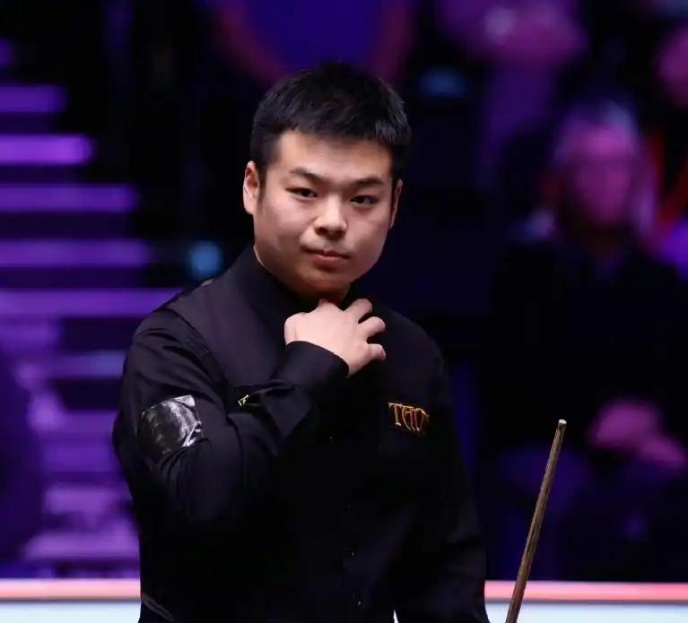 母爱伟大，庞俊旭动力十足，6-3力克“金左手”，爆冷闯进8强！