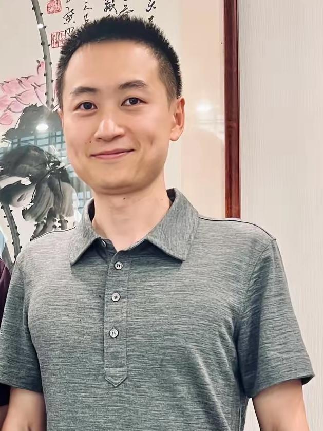 38岁，海军上校，二等功，这些词放在一起本该是前途无量，可偏偏加上了“告别仪式”