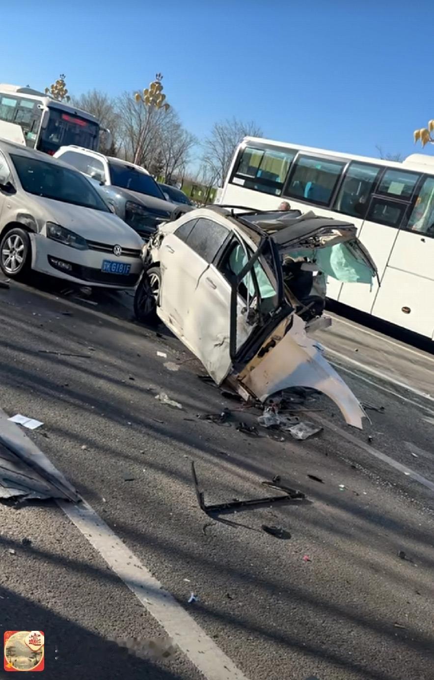 他们再也回不了家了。现在的人条件好了都有私家车了，春节都喜欢开车回家，可是有很多