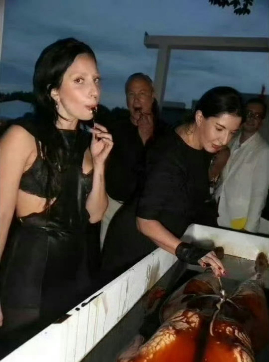 爱泼斯坦案直接把美国“法制社会”“人权卫士”的画皮撕得稀碎！罗翔赵宏这些西奴法律