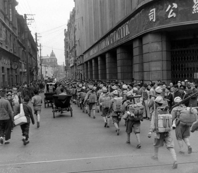 1939年，中统元老熊剑东被抓进76号，为了救出丈夫，唐逸君单独找到丁默邨，完事