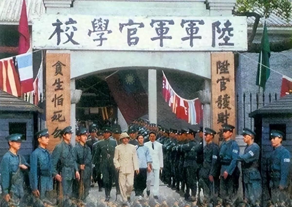 同为黄埔一期学员，为何徐向前被授元帅军衔，而陈赓却只有大将？1929年有什么关键