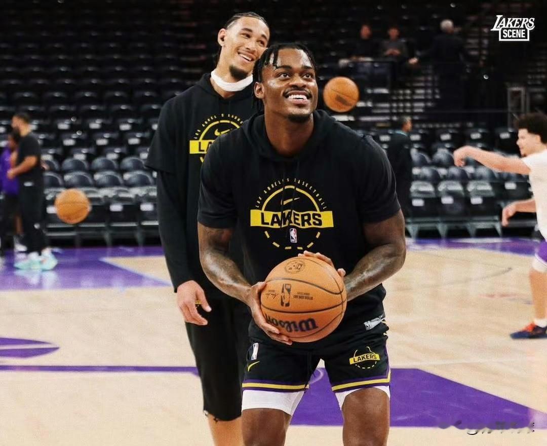 啥情况？范德比尔特一分钟都不给上！今天湖人战胜快船的比赛中，范德比尔特依旧没