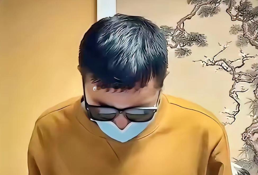 中国留学生就身披旭日旗道歉莫斯科国立大学披旭日旗的留学生道歉了，可网友翻出其朋