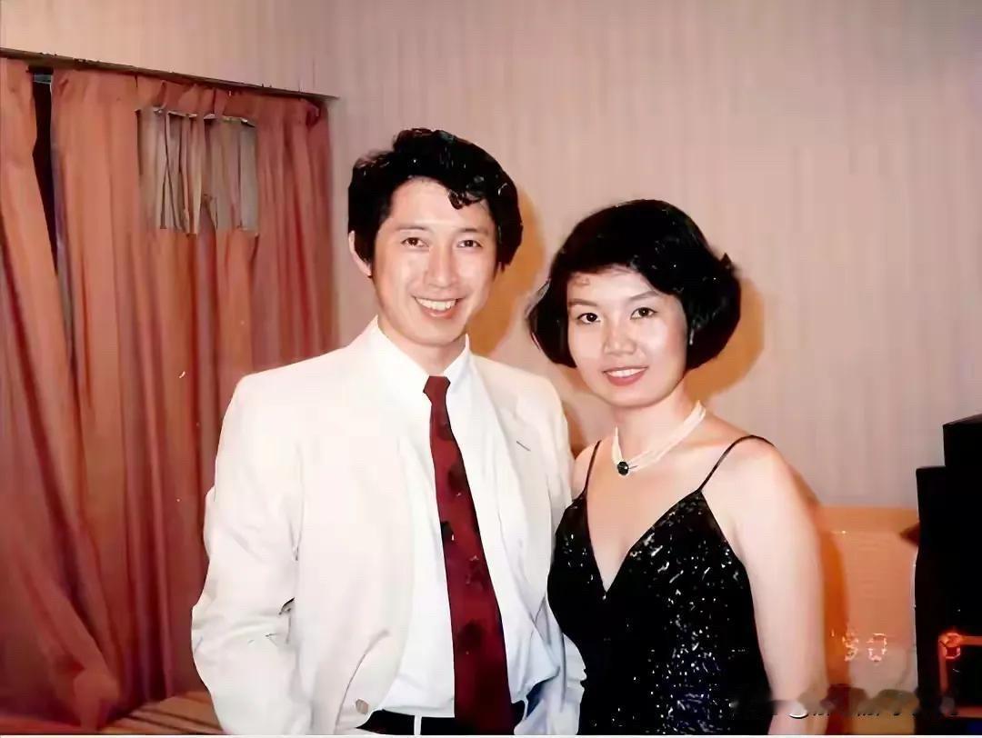 曾经为姐姐彭燕燕和姐夫乔宗淮怒怼过章含之的彭长征，竟然是评剧皇后新凤霞和剧作家吴