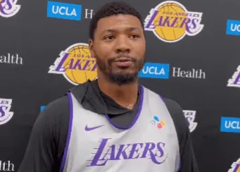 湖人球员马库斯-斯马特在今日采访中谈到了太阳的狄龙-布鲁克斯。斯马特说道：“我