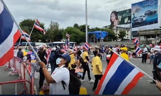 他信、佩通坦出大招，泰国王室、军方坐不住了！为泰党刚刚宣布与人民党会晤，并提