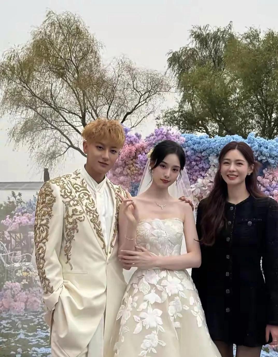 黄子韬徐艺洋婚礼星光璀璨，沈梦辰黑裙亮相惊艳全场黄子韬与徐艺洋的婚礼现场众