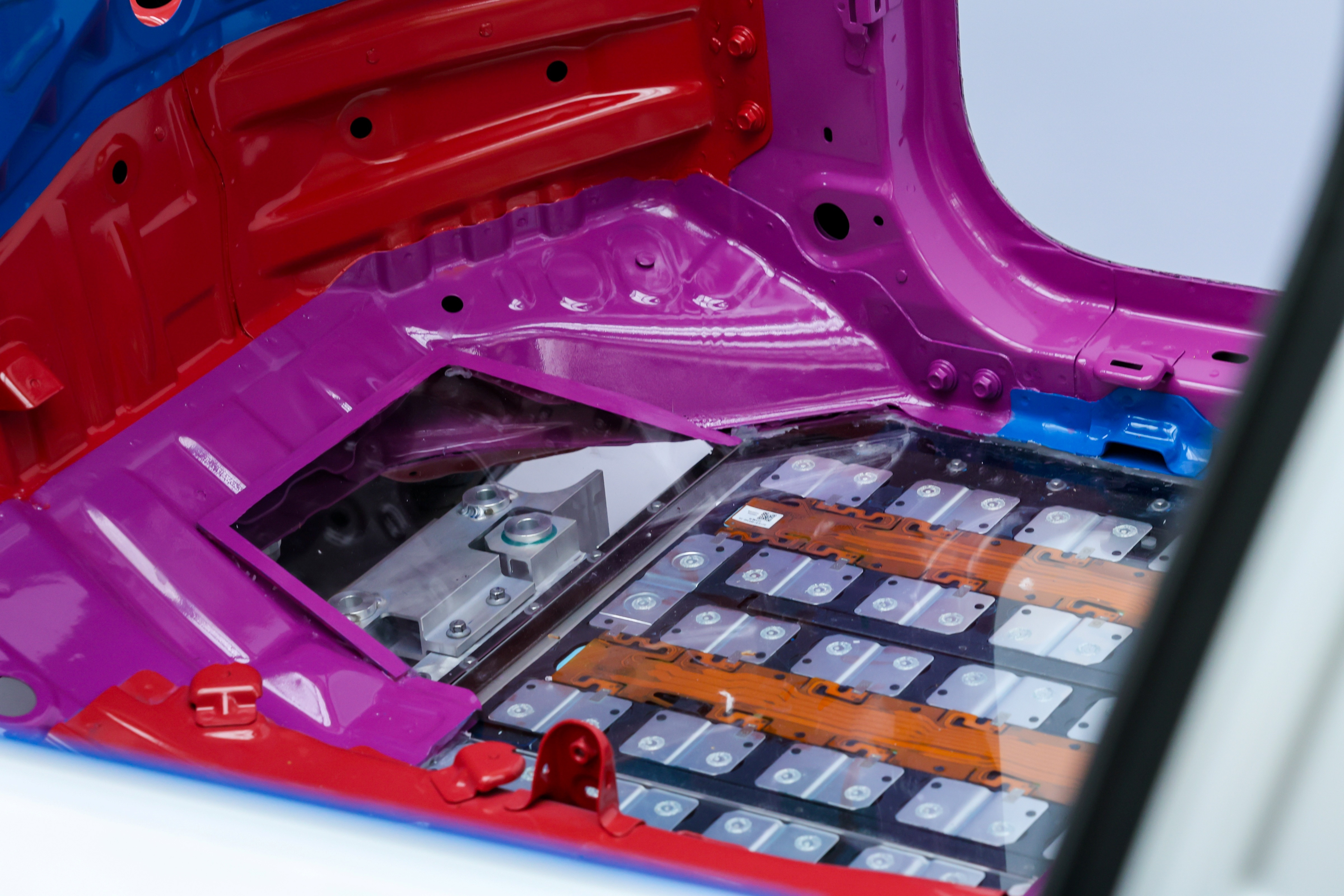 刚刚看到尚界Z7尚界Z7T发布的6张白车身海报，从骨架到选材都能看出对被动安全