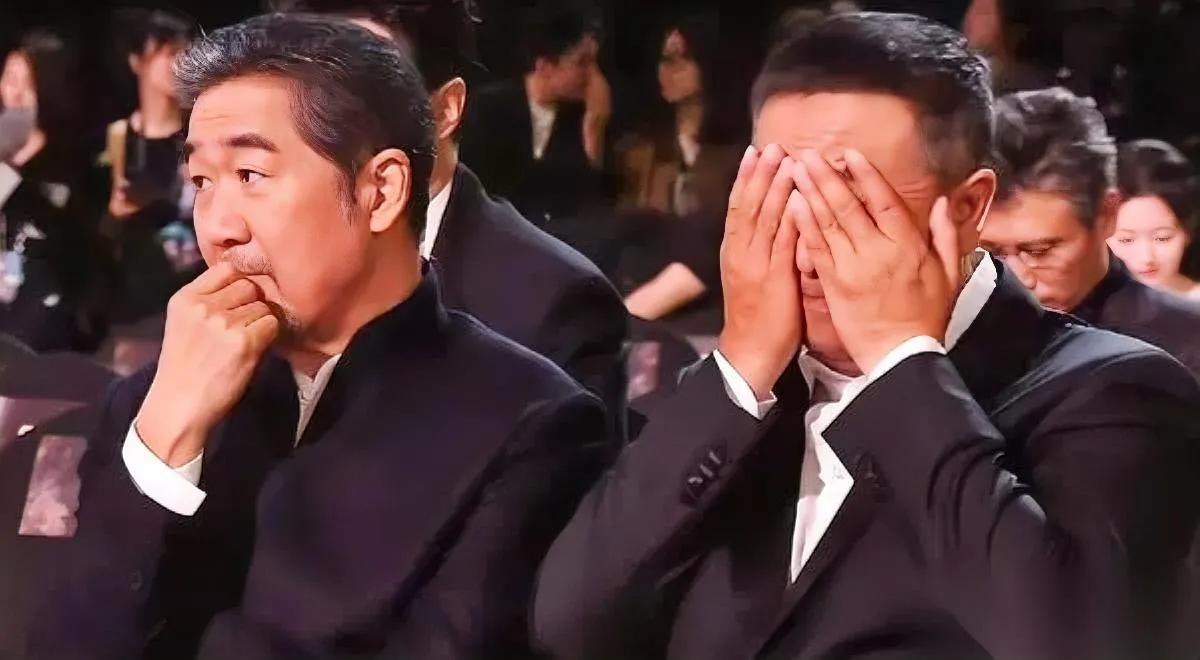 明星晚会秒变犯困现场！老戏骨们集体撑不住？星光大赏熬到十一点半，李乃文直