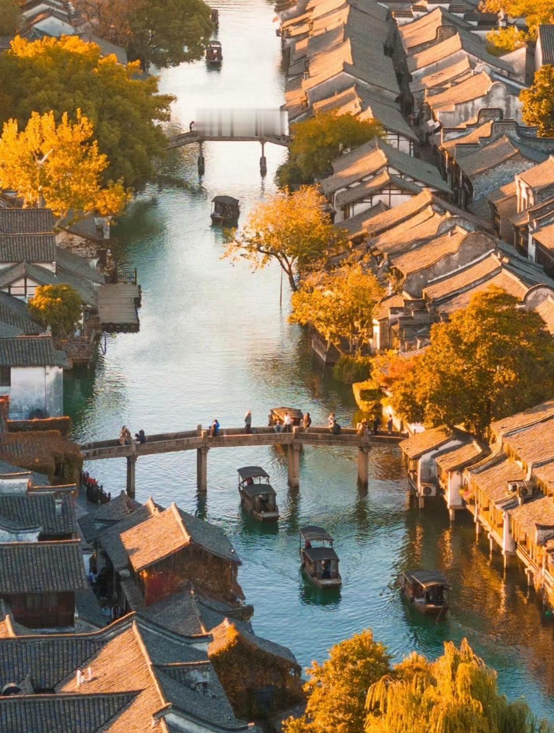 半城秋色，半城烟…​​​