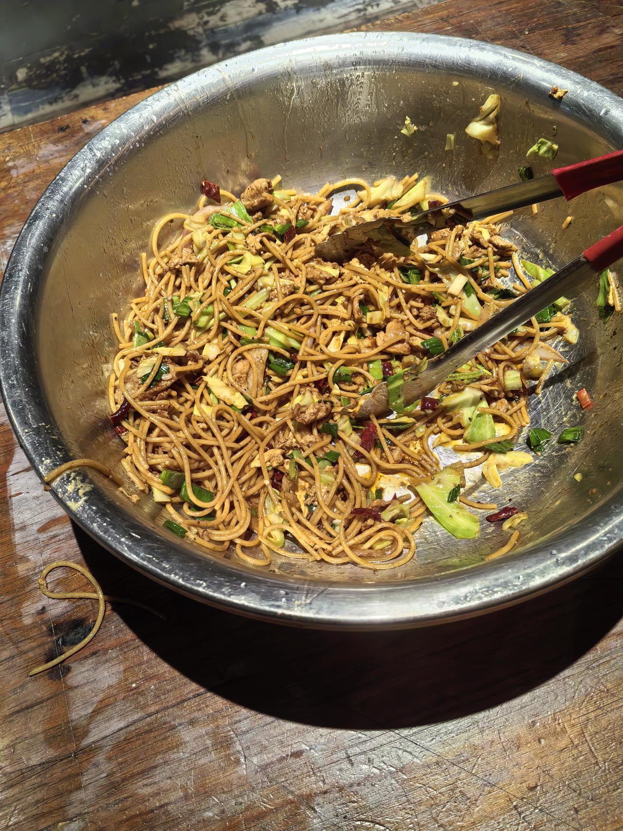 厨师版鸡蛋瘦肉炒意面+紫菜蛋汤，简单快手又好吃！🌟今日主角-鸡