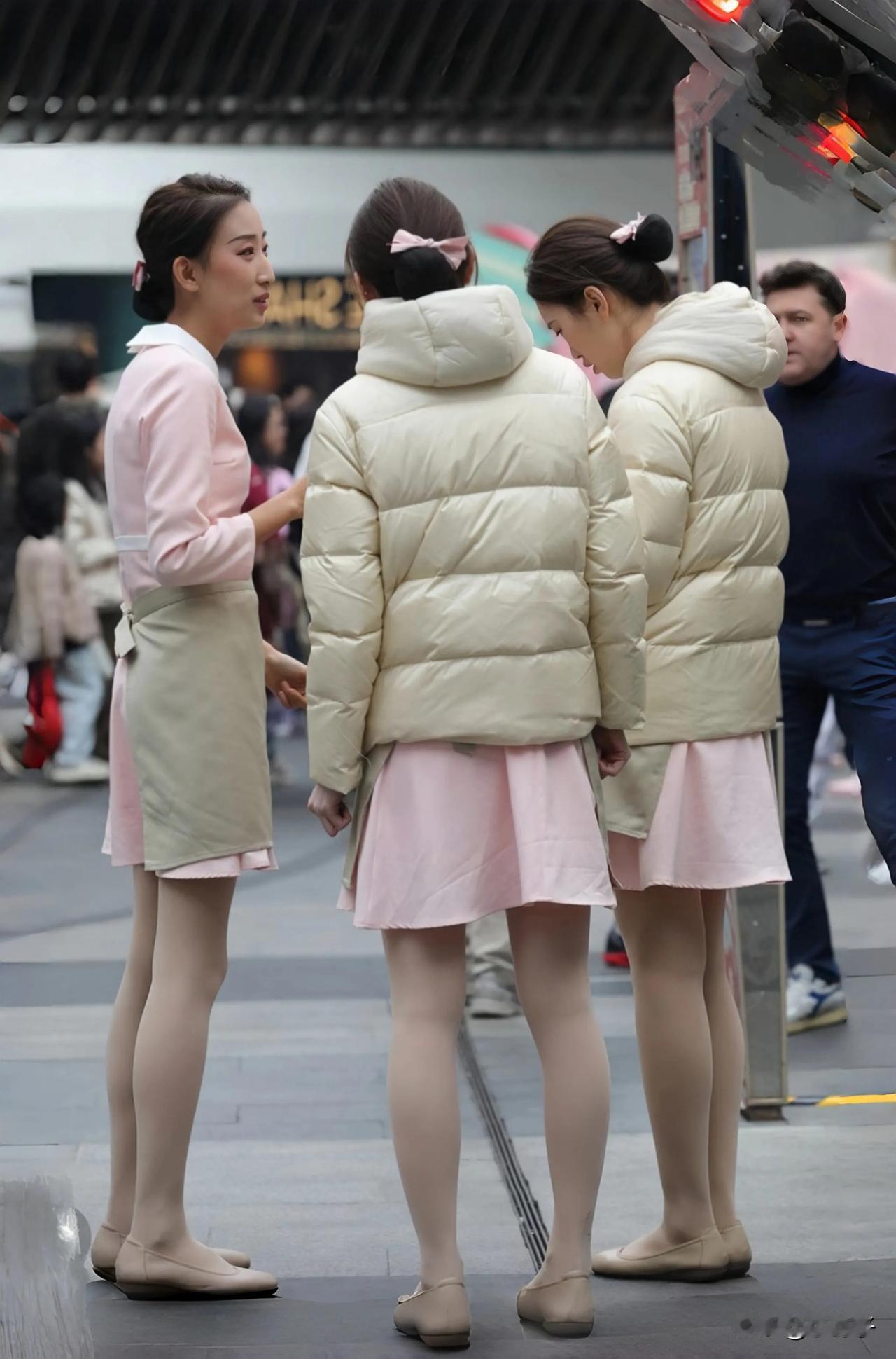 好利来都开始地推了，看来店铺生意是真不好做了呀