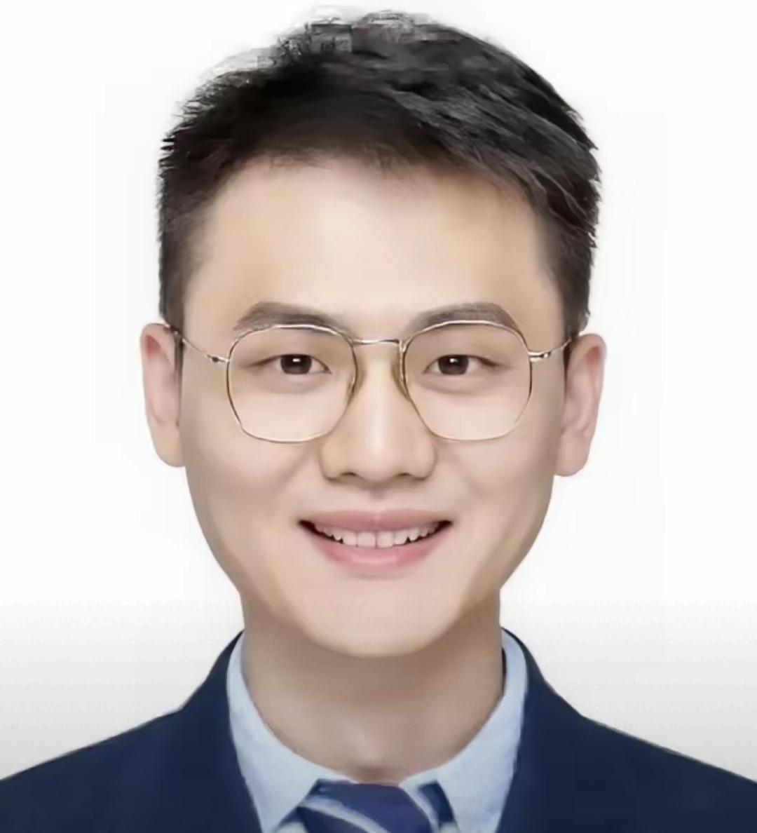 西工大有个叫寇家庆的教授，93年的，才33岁就当上博士生导师了。看到他的履历，我