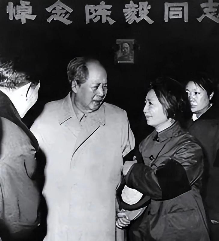 建国后，毛主席极少出席同志追悼会，他曾考虑自身最高领导人身份，到场容易冲淡逝者本