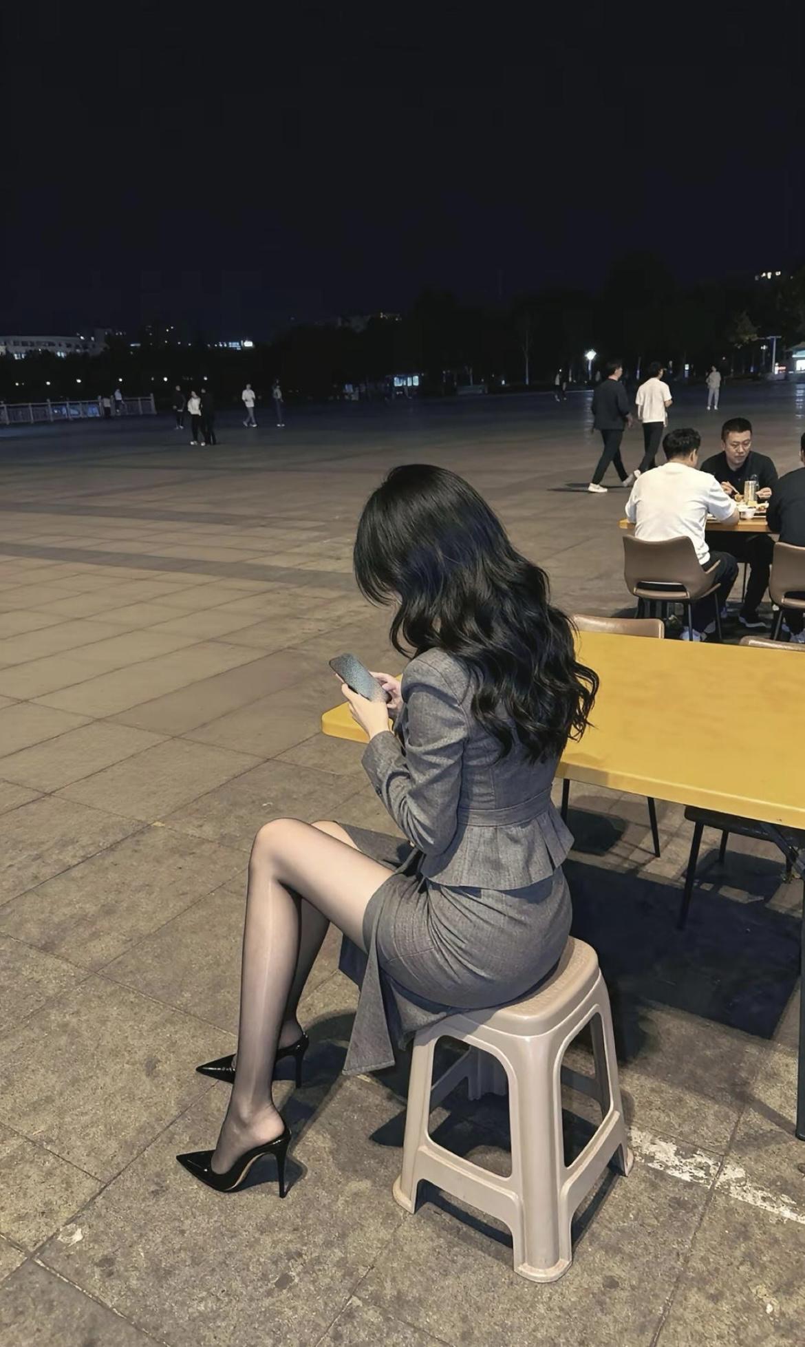 成功人士也吃路边摊吗？[哭哭]