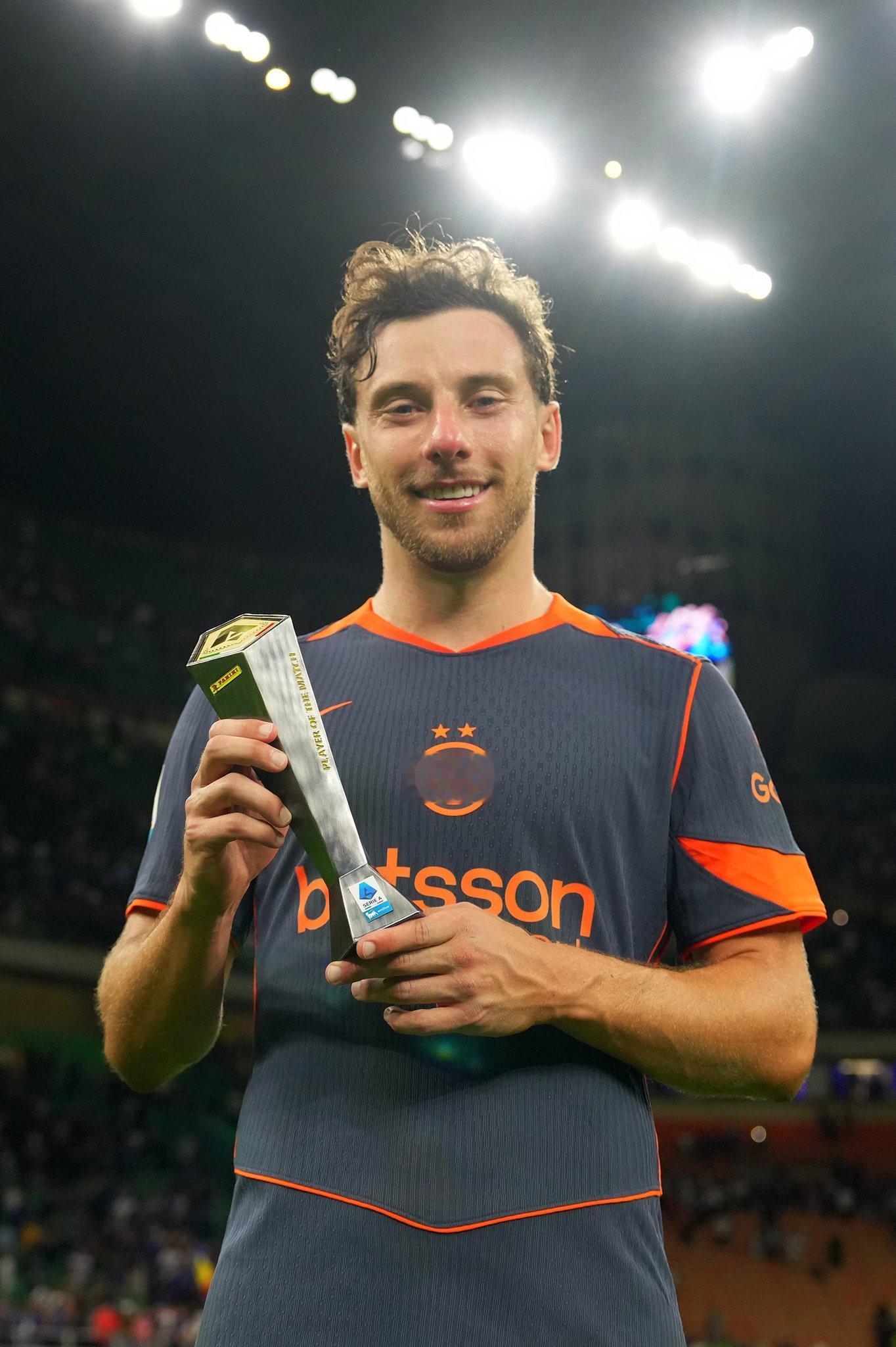 左翼卫、左中卫在国米的体系里负担很多的进攻任务，就靠一个奥古斯托回血，现在连续出