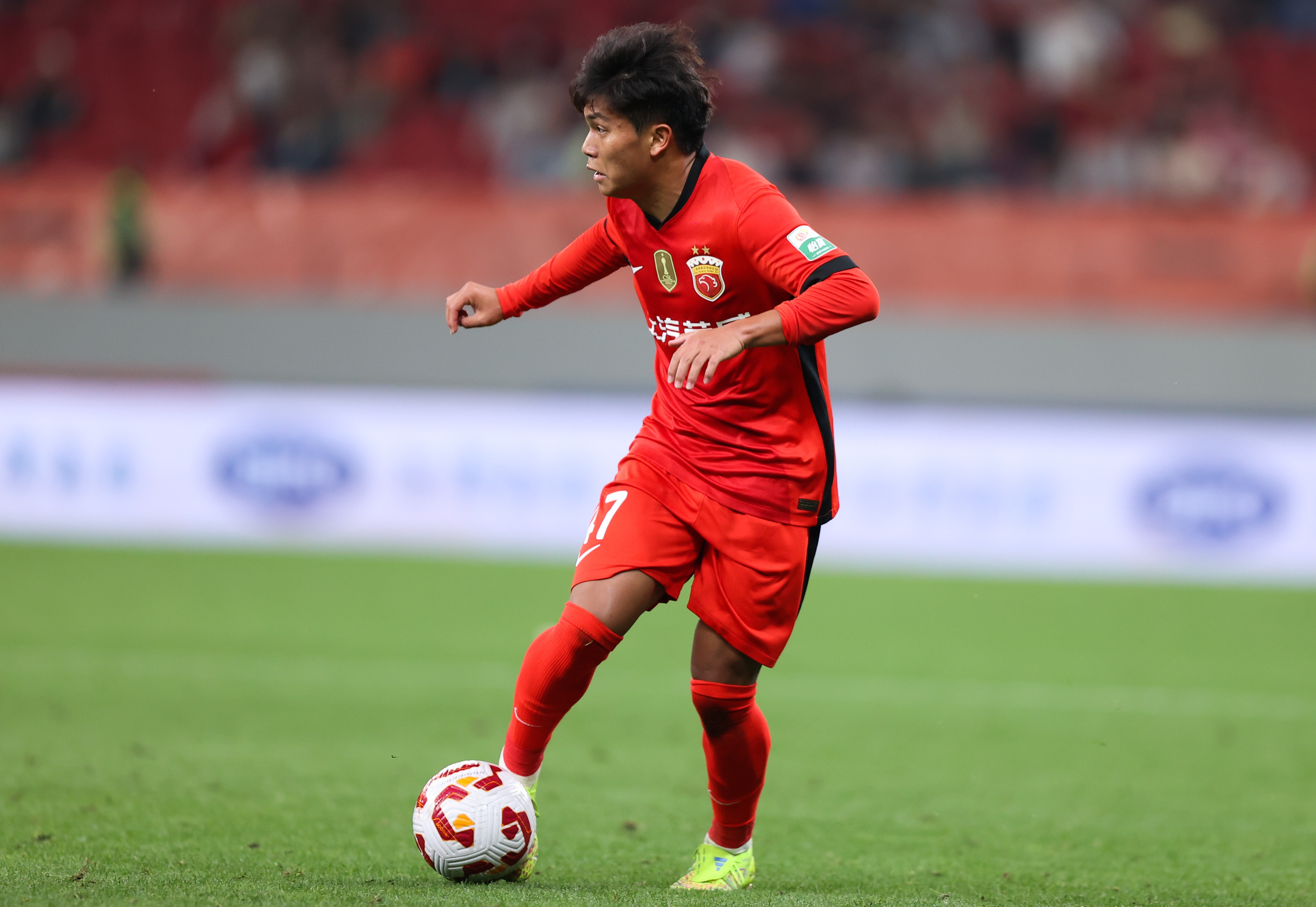 中乙球员德转最新身价: 蒯纪闻27.5万欧最高, 李新翔17.5万欧随后