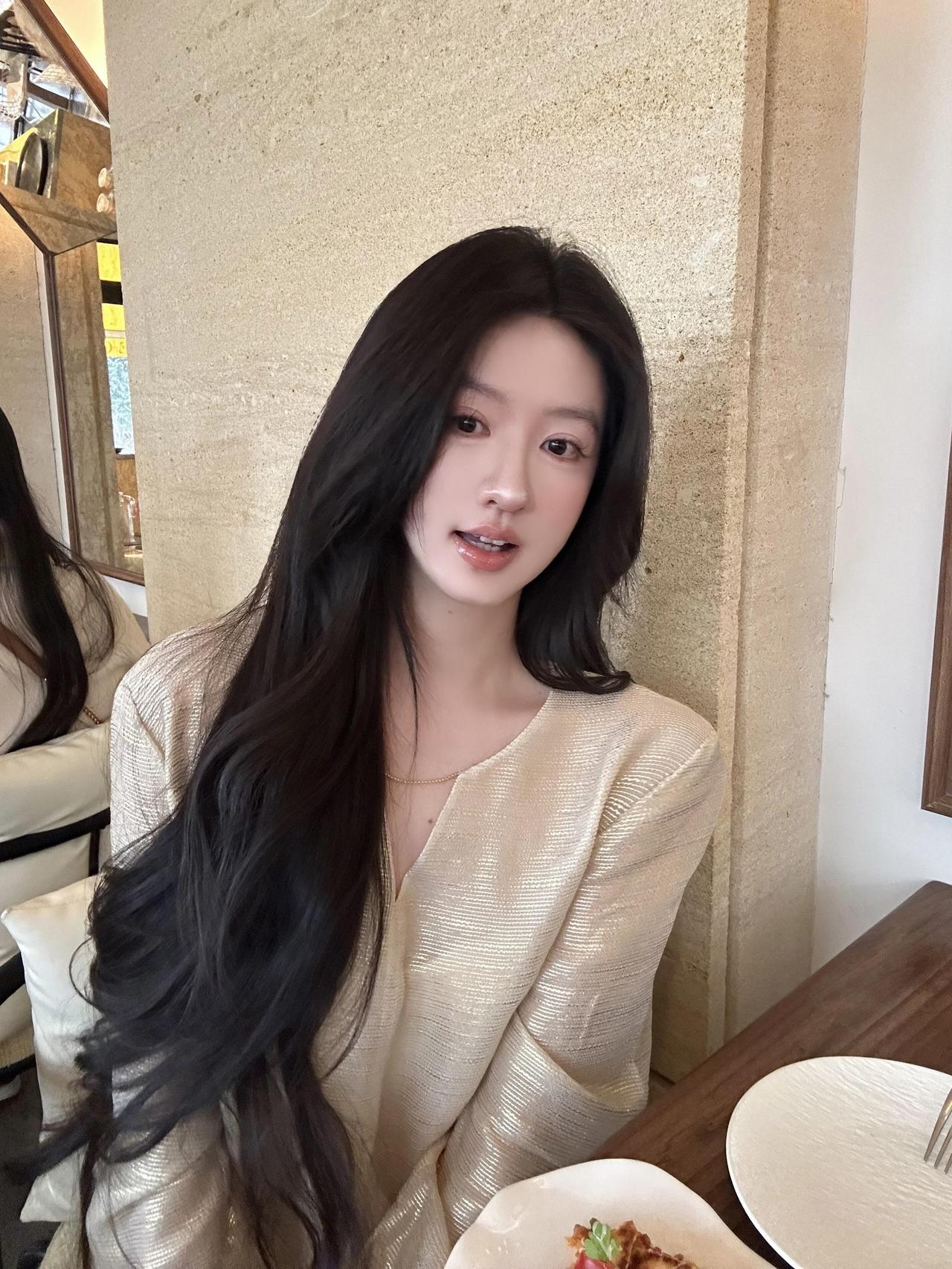 生活总有小惊喜，保持期待保持热爱，温柔和美好都会到来。生活小惊喜女生自拍治愈