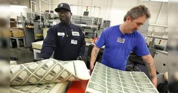 如果美国一口气印钞28万亿，把欠的债都还了，会发生什么？就这么说吧，美国前一天印